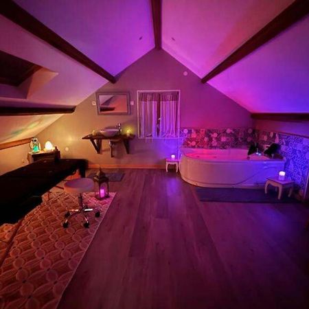 Ecrin D' Amour Suite Romantique Avec Jacuzzi Castels 外观 照片