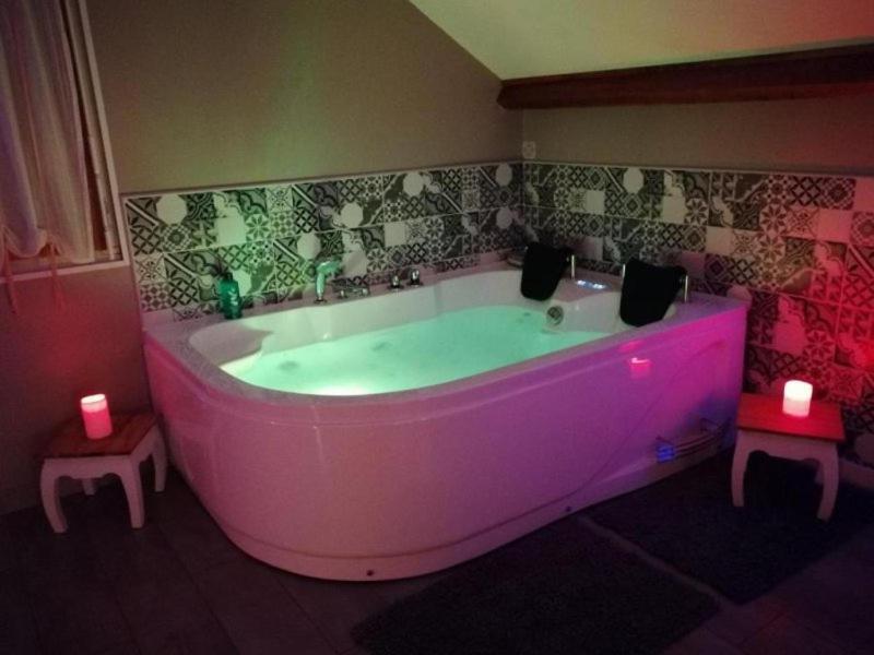 Ecrin D' Amour Suite Romantique Avec Jacuzzi Castels 外观 照片